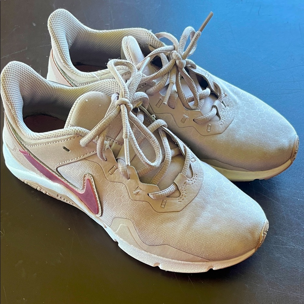 Nike Legend Crosstrainers